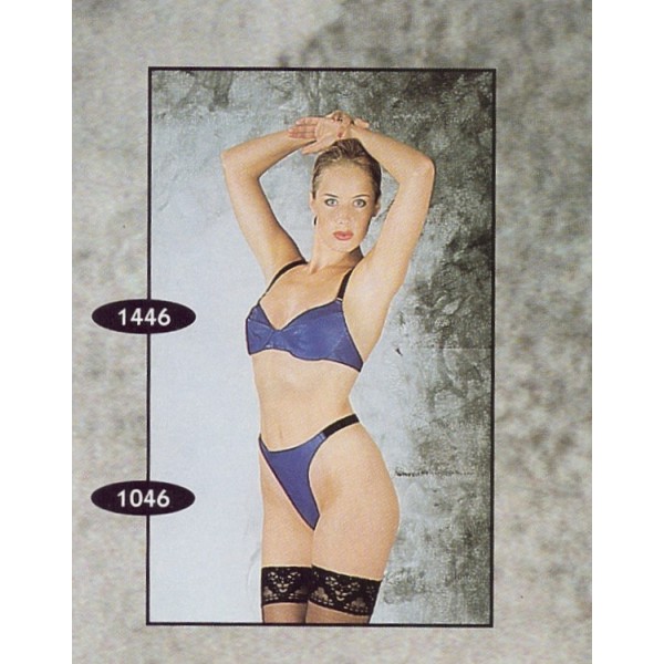 Blauer Damen String am Model in Komplettansicht