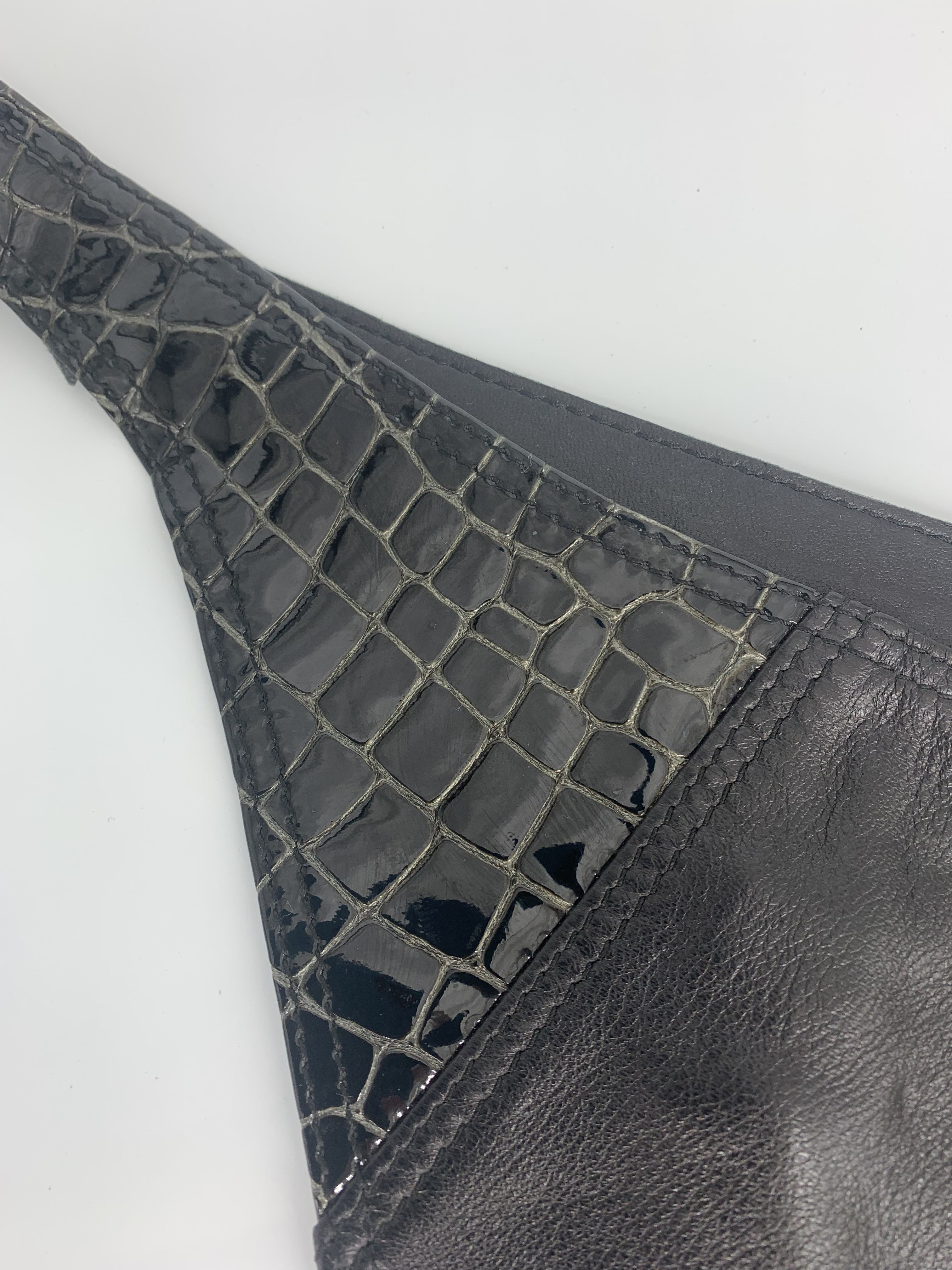 Damen-String mit Reptildruckeinsätzen