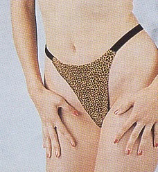 Damen String in Tigermuster am Model