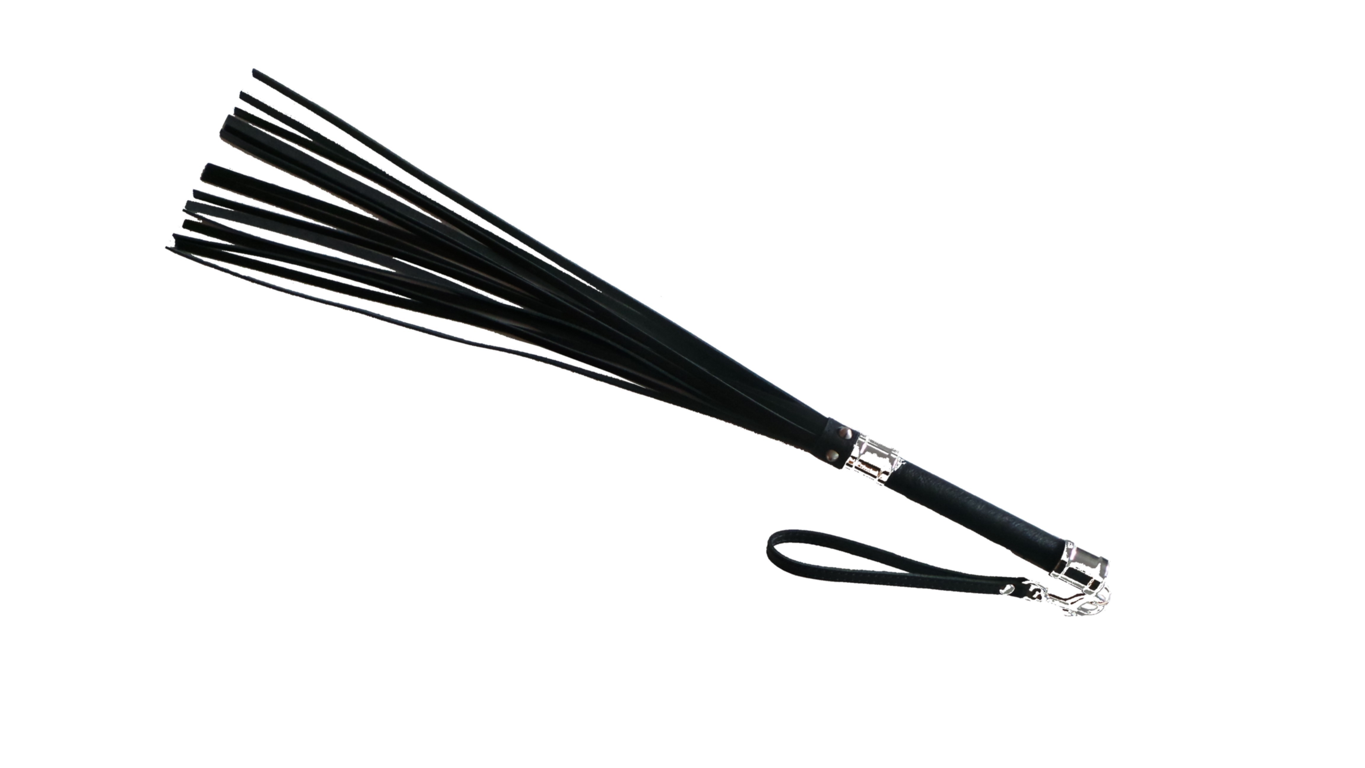 Vollansicht von Leder Peitsche mit schwarzen Riemen und metallverzierten Griff