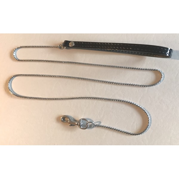 zarte Führungsleine mit schwarzer Lacklederschlaufe