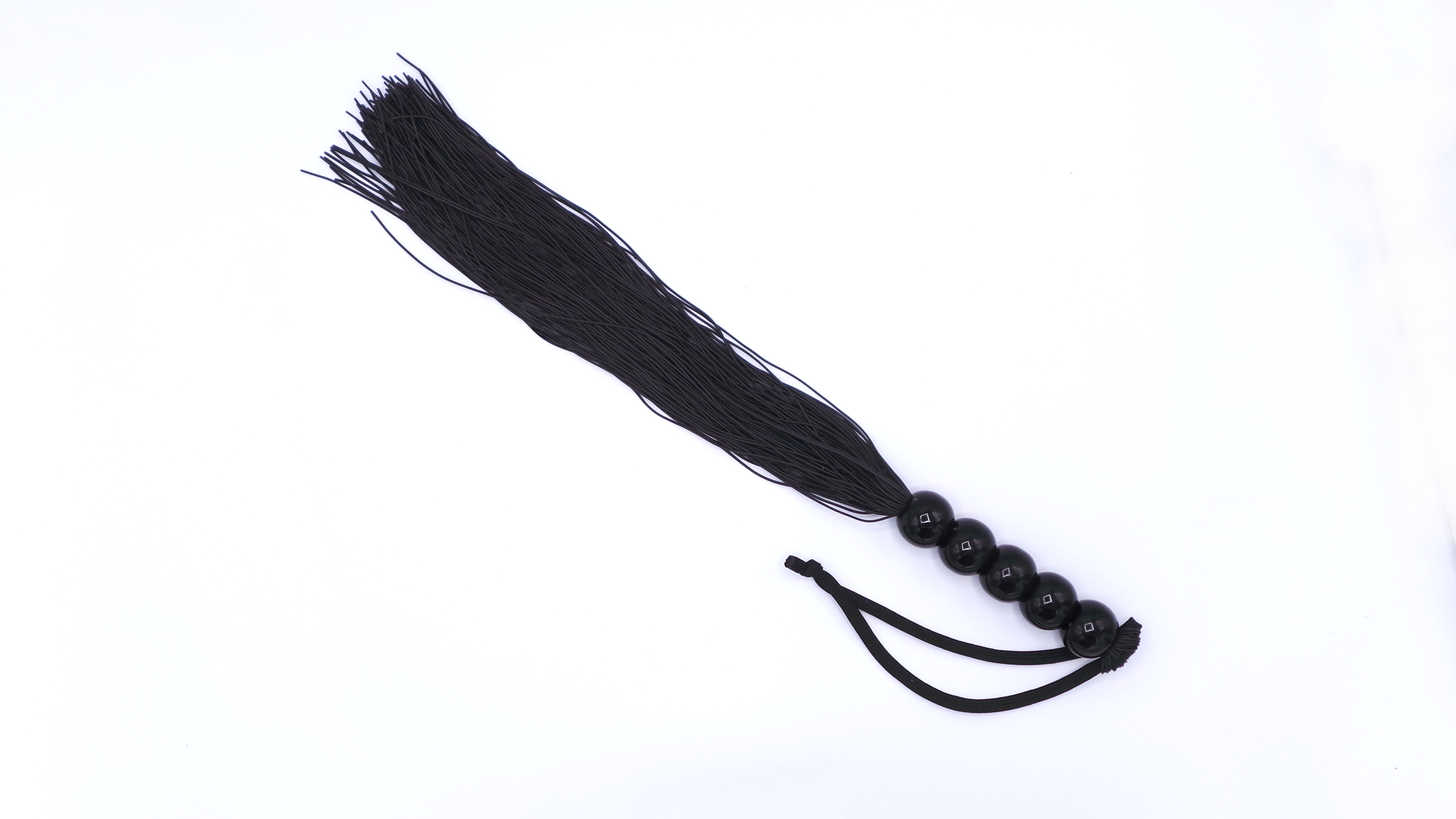 Schwarze Peitsche mit Silikonriemen und Kugelgriff und Handmanschette von oben