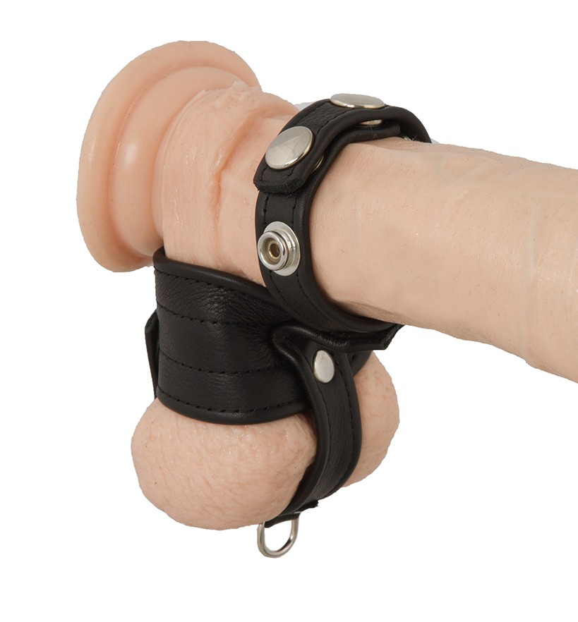 Penisband + Cockband mit Hodenteiler aus schwarzem Echtleder getragen am Dildo