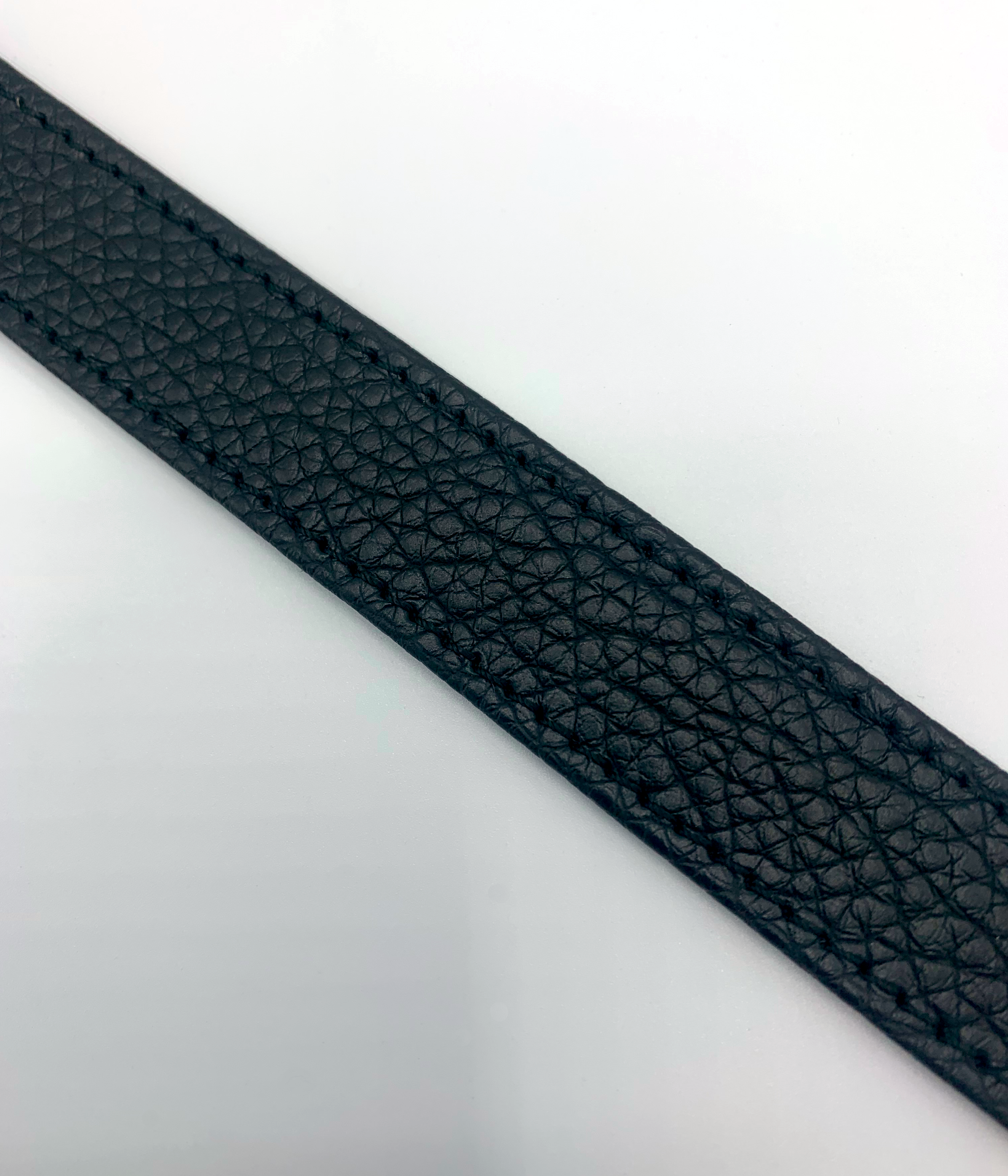 Detailansicht/Nahansicht vom Leder des Halsbands bei pm-bodyleather.de