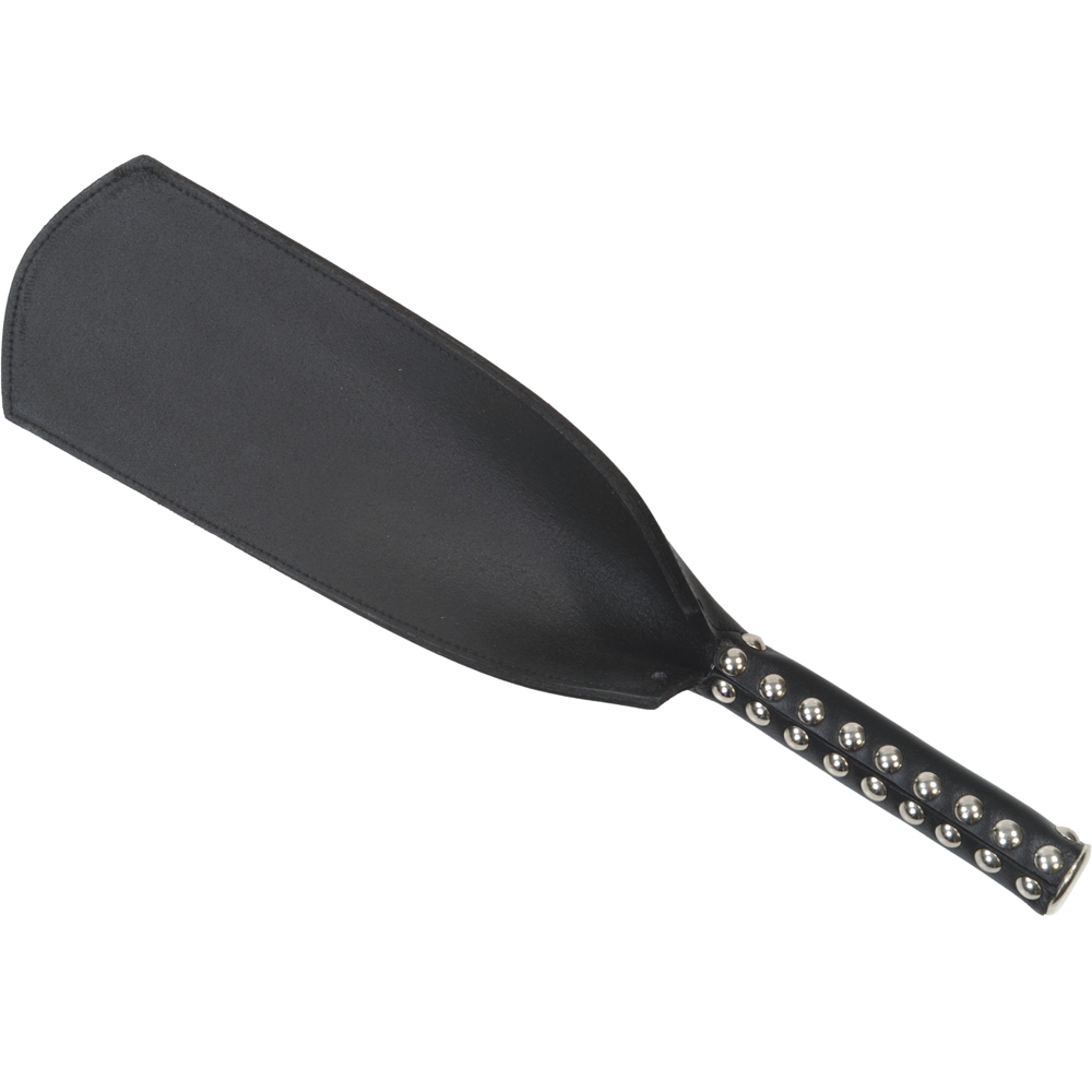 Schwarze Klatsche mit nietenbesetztem Griff