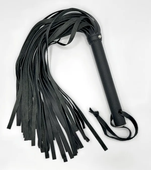 Schwarzer Leder-Flogger mit 40 Riemen von oben, handgefertigt von PM Body Leather