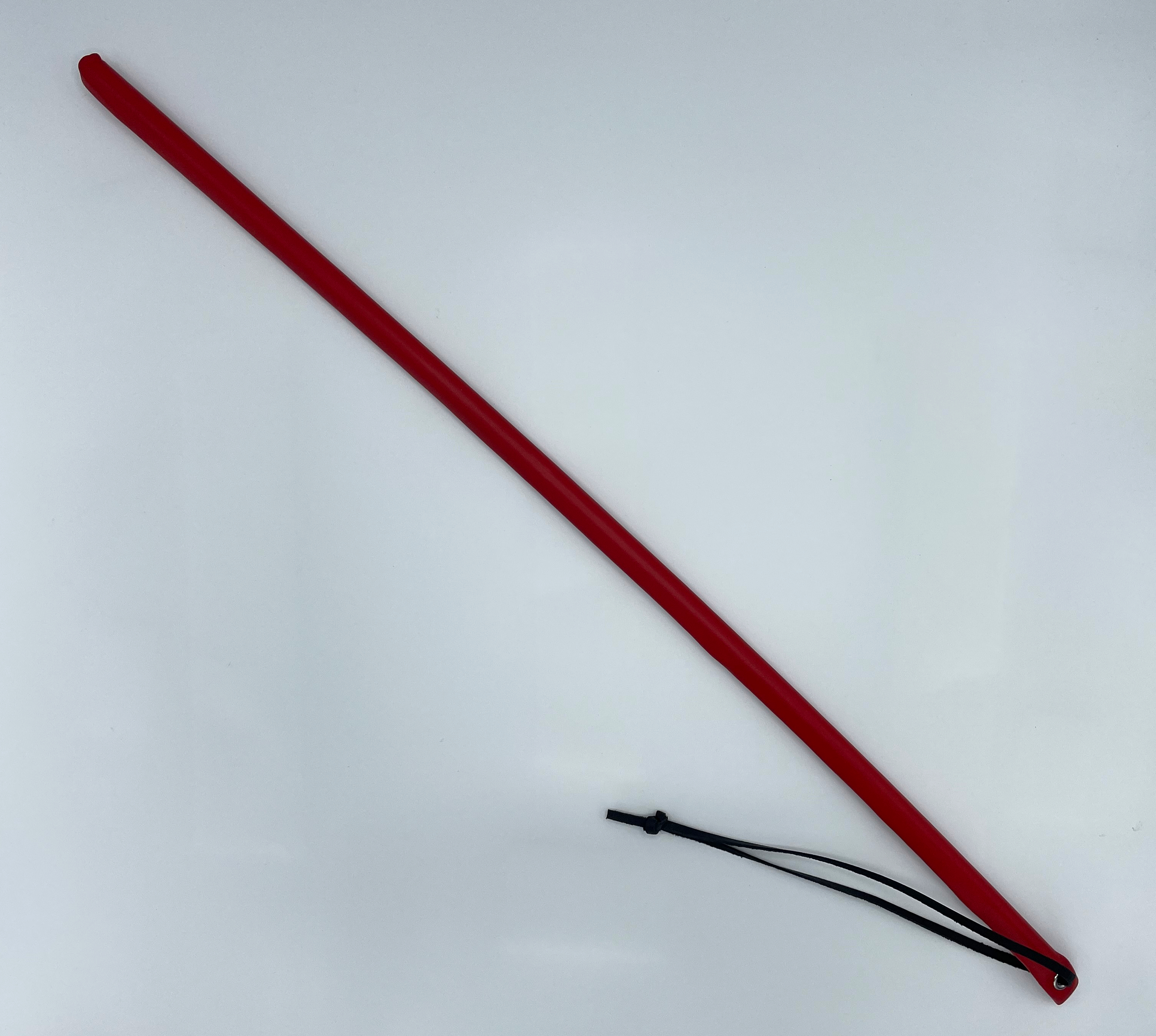 Mit rotem Leder überzogener Stock mit Handschlaufe