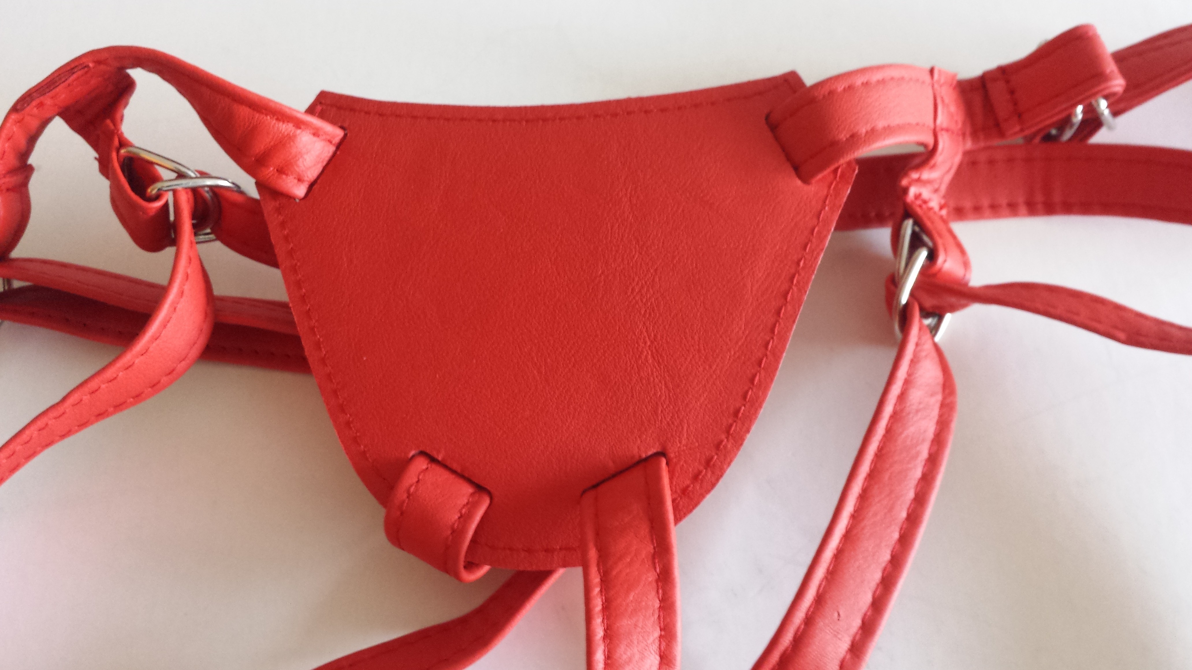 Innenseite von Dildo Harness nicht gepolstert in rot