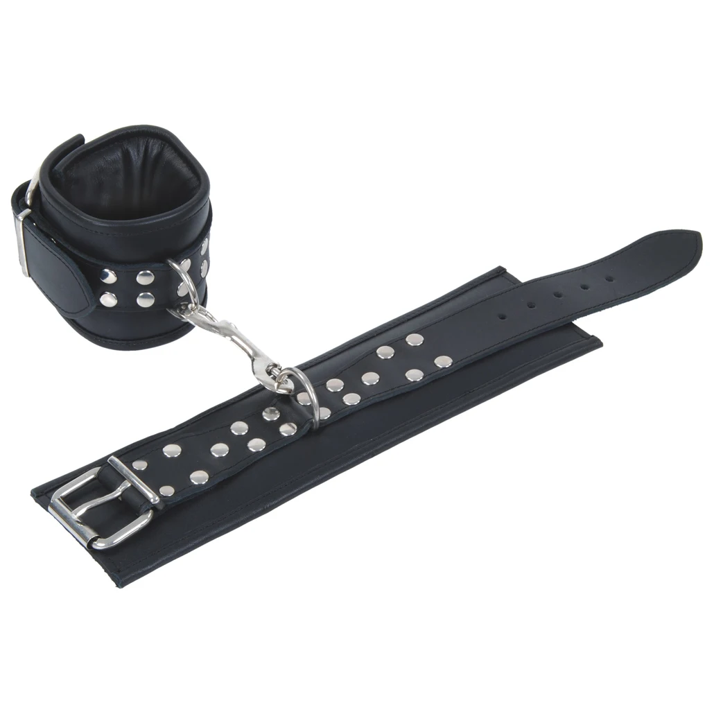 Breite schwarze Leder Fußfesseln gepolstert mit D-Ringen und Karabiner
